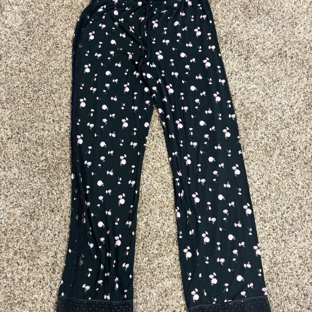 Victoria's Secret Pajama Bottoms - Size M - 1641